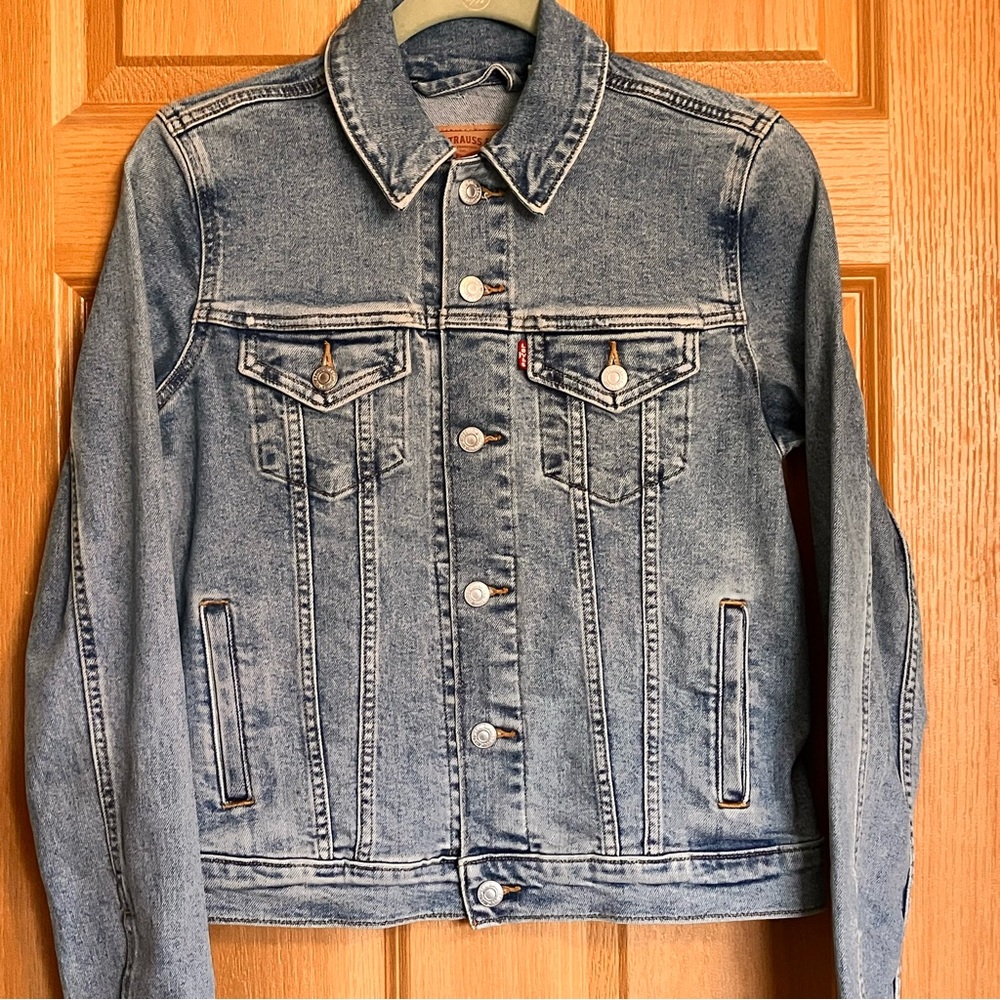LEVI’S NEW Light Denim Jean Jacket Size Small